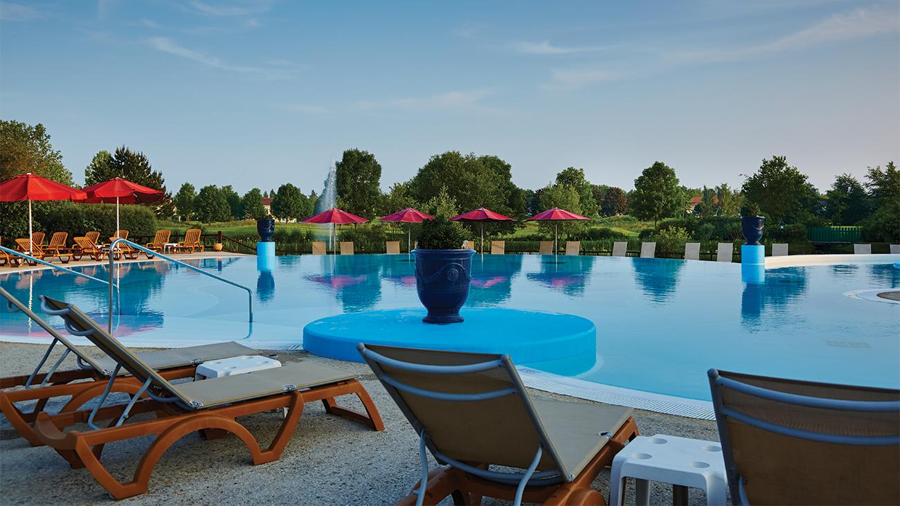 Outdoor Pool & Deck